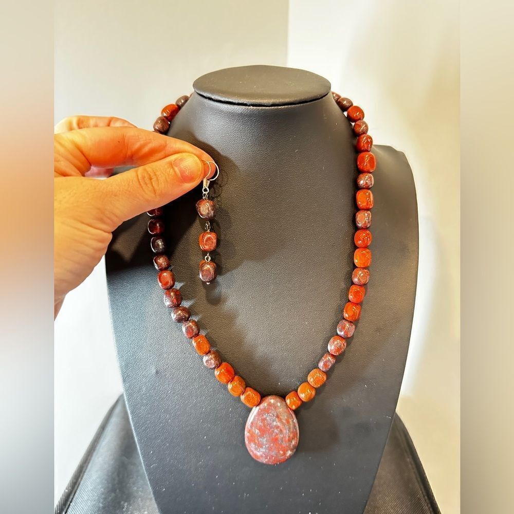 Beautiful red jasper necklace and dangle‎ earring set!